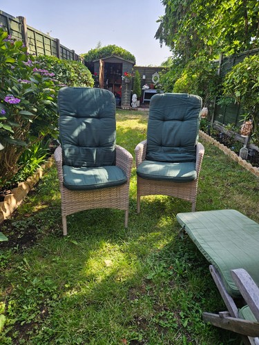 Luxury recliner chair - luxury, cushions